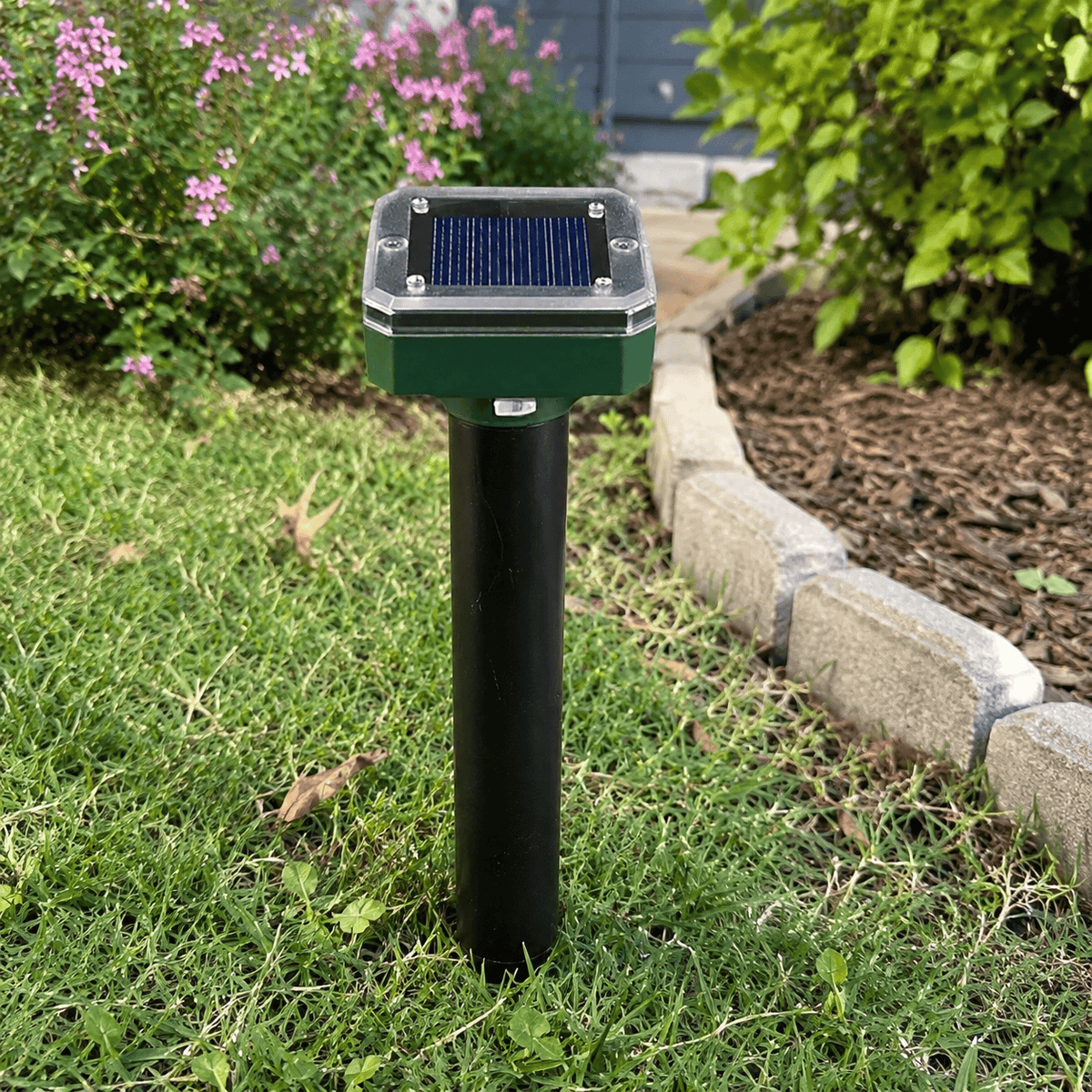 Hiking Camping solar ultrasonic pest repellent outdoor animal deterrent